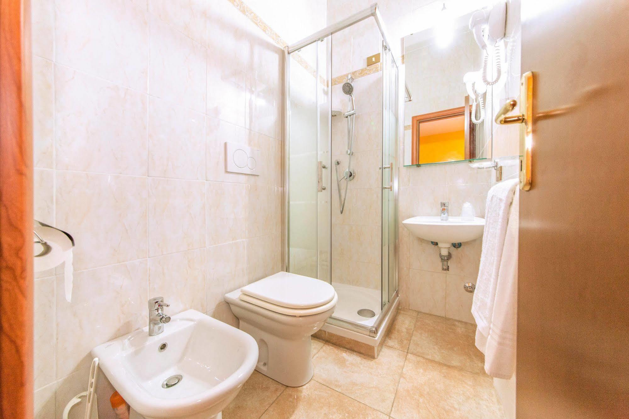 Downtown Accommodation Rome Bagian luar foto