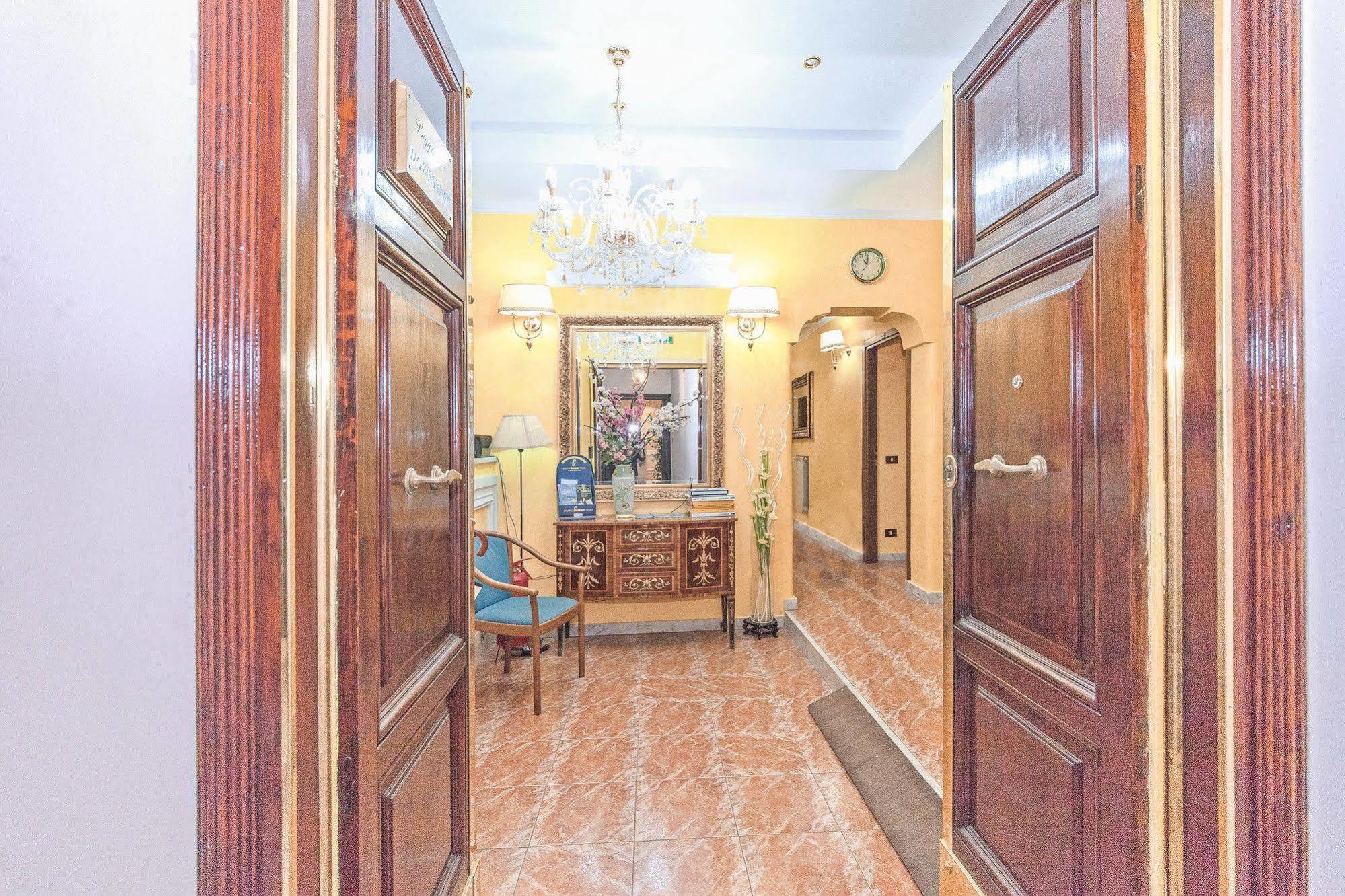 Downtown Accommodation Rome Bagian luar foto
