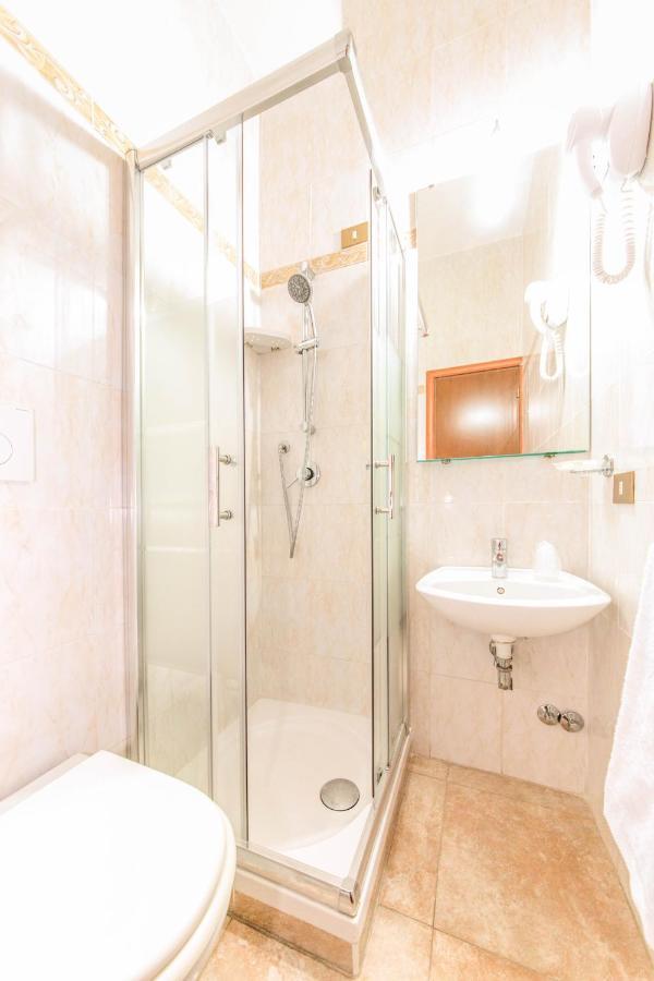 Downtown Accommodation Rome Bagian luar foto
